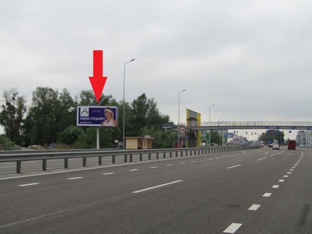 Щит 6x3,  Новообухівська траса (Дніпровське шосе), в напрямку з м. Київ, 150м перед  ТЦ "Мегамаркет", навпроти заправки БРСМ,7км+200м