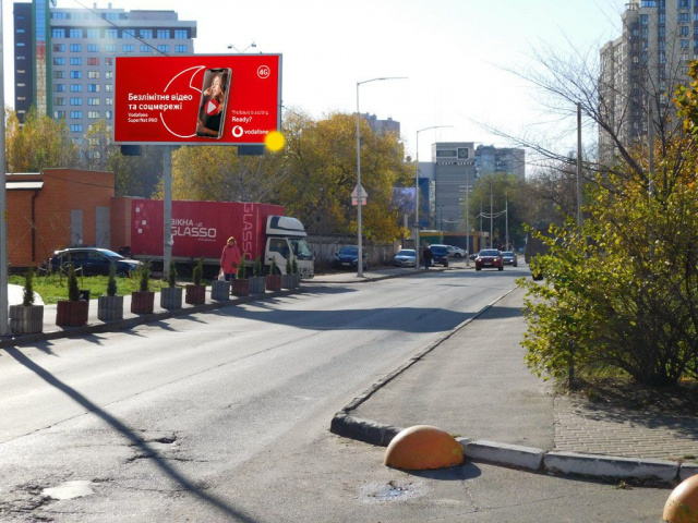Призма 6x3,  Ломоносова вул. 56