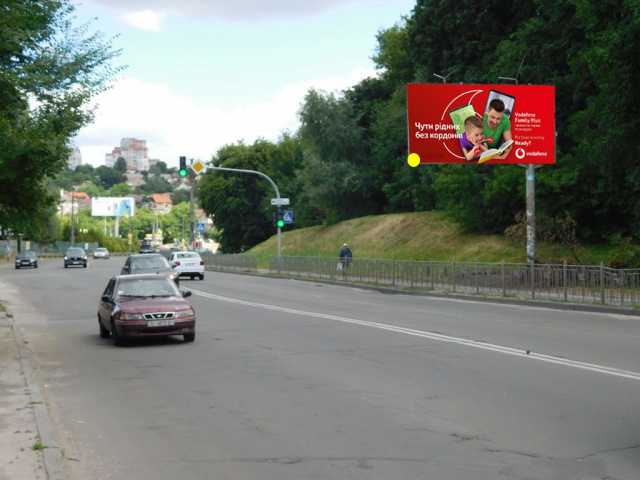 Призма 6x3,  Кайсарова вул./ Каменярів вул. в центр