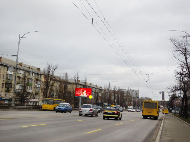 Щит 6x3,  Соборності пр-т, навпроти буд.5, 2-й від Дарницької пл., з центру