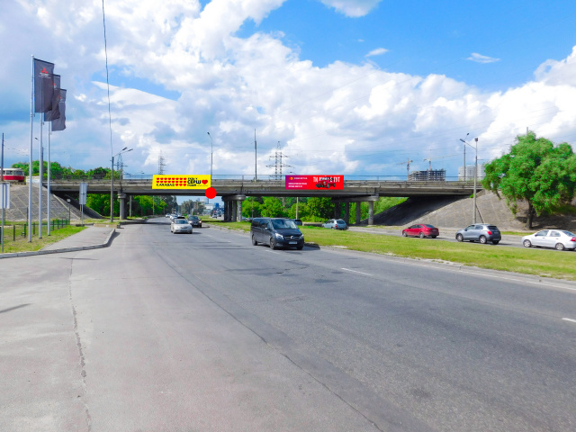 Міст 2x8,  Шляхопровід на перетині вул. добрининській та Богатирській, в напрямку від центру (праворуч)