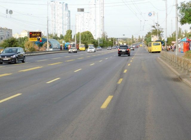 Скролл 3.14x2.3,  Соборності пр-т (Возз'єднання) з центру, перед пішохідним мостом на Русанівку