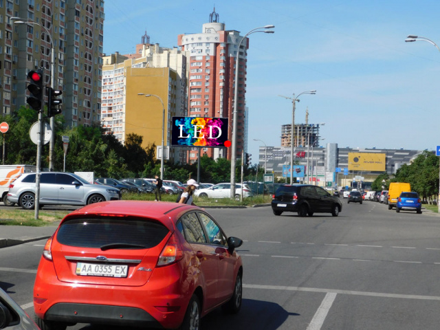 Цифрова панель 6x3,  Ахматової вул. 44 на розподілювачі, в напрямку Дніпровської набережної