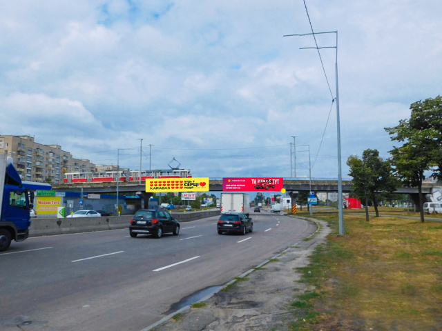 Міст 2x8,  Шляхопровід трамвайний через пр-т Шухевича Романа на перетині Кибальчича вул. і Закревського, до центру (праворуч)