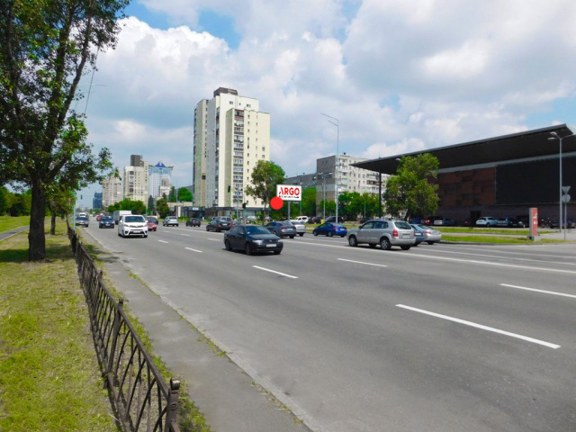 Призма 2x4,  Дніпровська набережна /вул. Березняківська, 31
